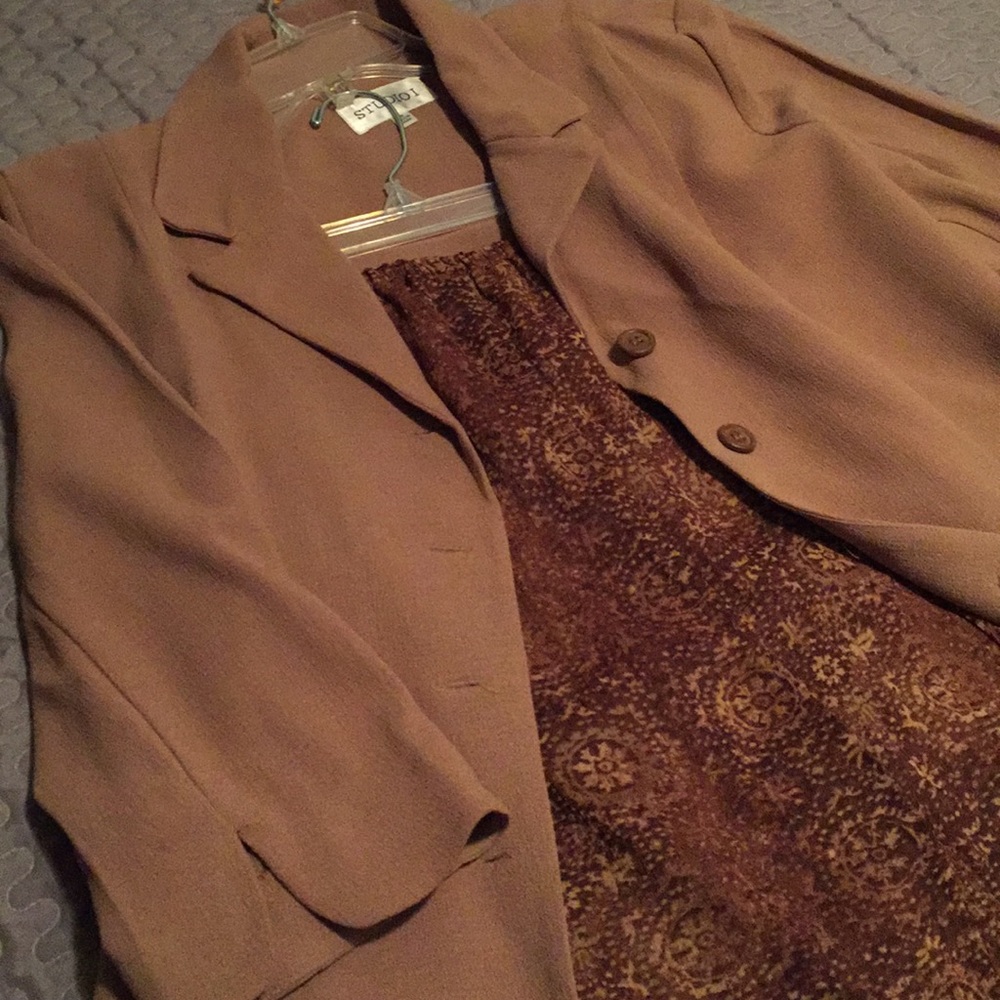Skirt suit